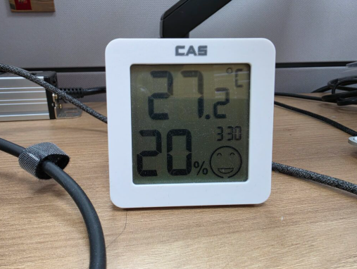 브루네 B125 가습기를 가동하기 전 사무실 온습도