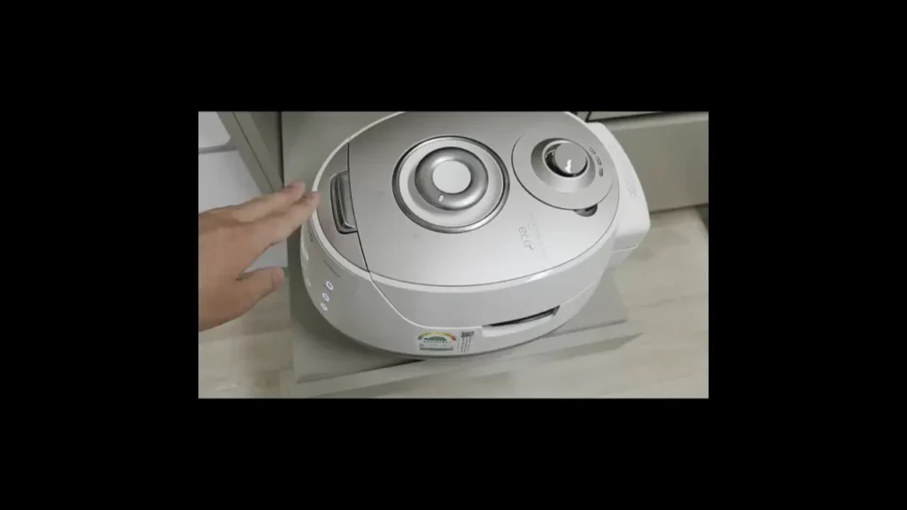 밥솥을 열면 밥솥이 뒤로 약간 움직이는 동영상